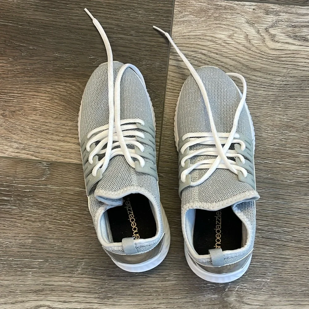 Shoedazzle sneakers EUC size 6.5 - Picture 1 of 4